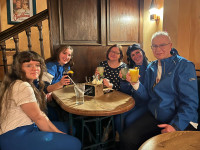 Es war der letzte Auftritt in diesem Jahr. Gut gelaunt lassen wir das Jahr Revue passieren.