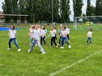 Unsere Jüngsten haben einen eigenen Auftritt und präsentieren sich stolz.