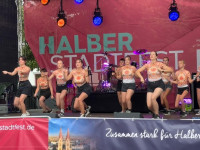 In historischer Kulisse neben dem Gleimhaus dürfen wir auf der Bühne auftreten.