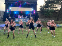 Die Mädels schlagen sich trotzdem prächtig und sind DER Publikumsmagnet des Abends.