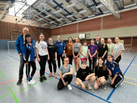 Denis Schmid besucht uns im April d.J. und überzeugt sich vom Engagement der Gruppe.