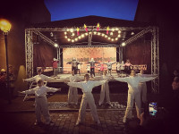 kleine und große Tanzgruppe vereint beim Auftritt