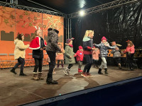 Die Kleinen sind wie immer mit viel Spaß dabei.