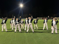 Die abendliche Atmosphäre bei Flutlicht war für die Zuschauer und für uns beeindruckend.